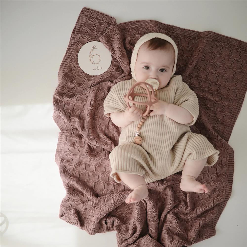 Mushie Gestrickte Babydecke Honigwaben, Desert Rose, aus 100% Bio-Baumwolle