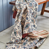 Bloomingville Paisley Decke 160x130 cm bunt - Plaid aus recycelter Baumwolle mit Paisleymuster für Sofa