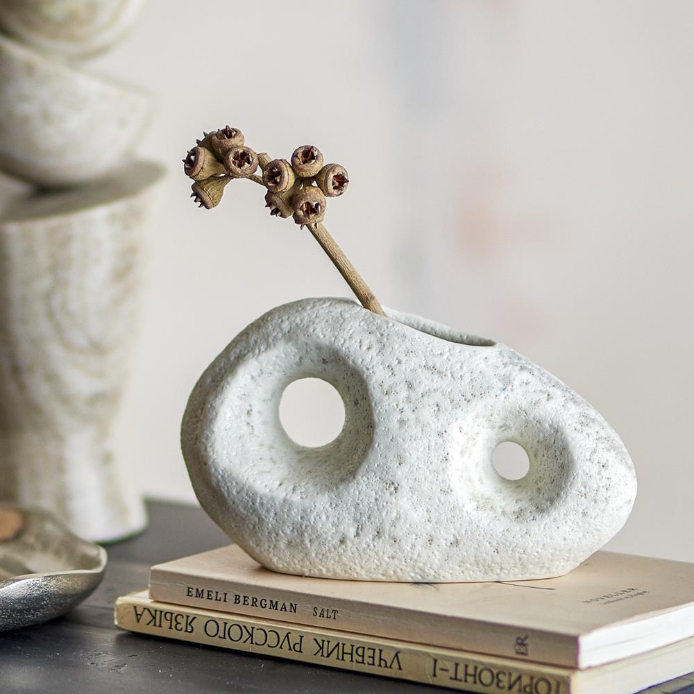 Bloomingville Caia Vase Weiß Steingut L16xH9,5xW7 cm – dekorative Designvase