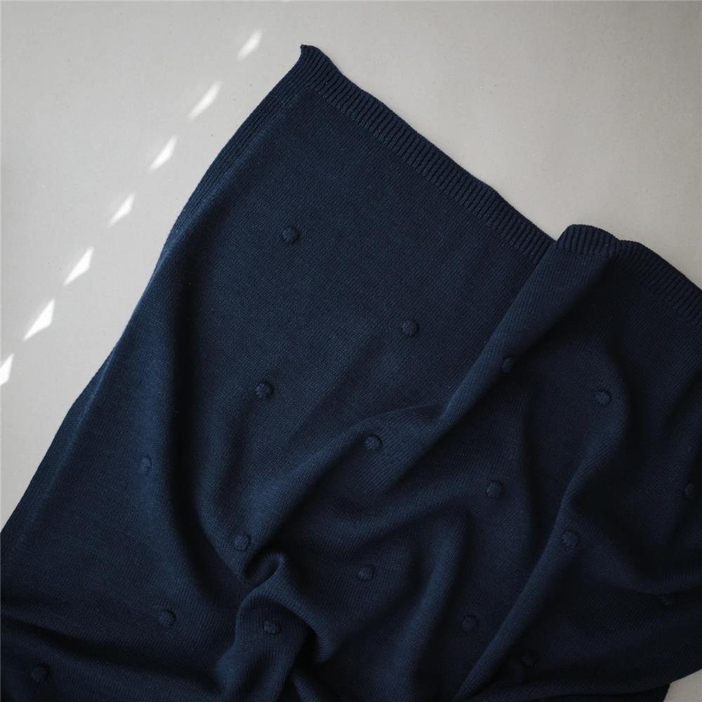 Mushie Gestrickte Babydecke Punkte, Dark Navy, aus 100% Bio-Baumwolle