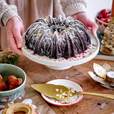 Bloomingville Jolly Tortenständer – Steingut-Kuchenplatte Ø26 cm mit rotem Weihnachtsmotiv, dänisches Design