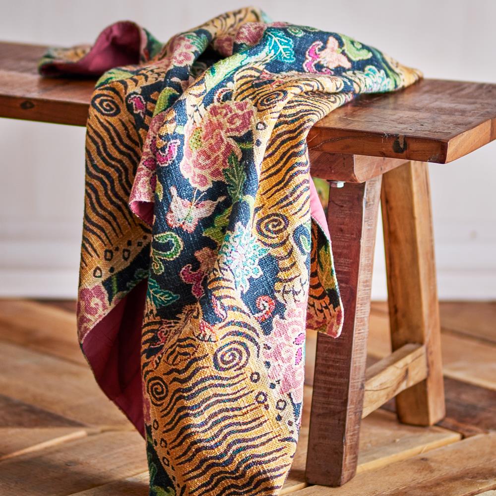 Bloomingville Lester Decke 152x127 cm bunt - Baumwolldecke mit Tigermotiv für Sofa & Wohnbereich