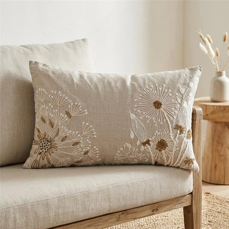BOLTZE Kissen Finna 60x39 cm - Handgewebtes Leinenkissen mit floraler Stickerei