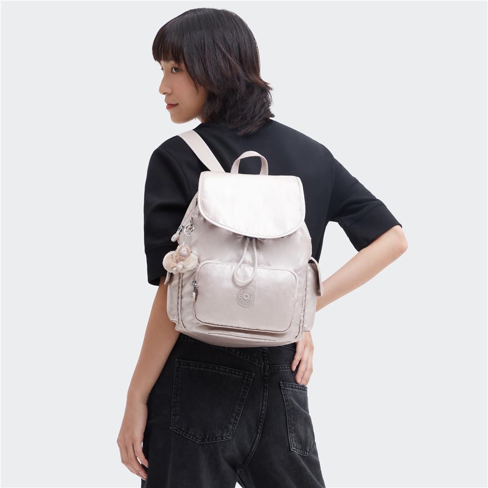 Kipling CITY PACK S, Kleiner Rucksack, Metallic Glow (beige), 9L, Kompakt & Stylisch