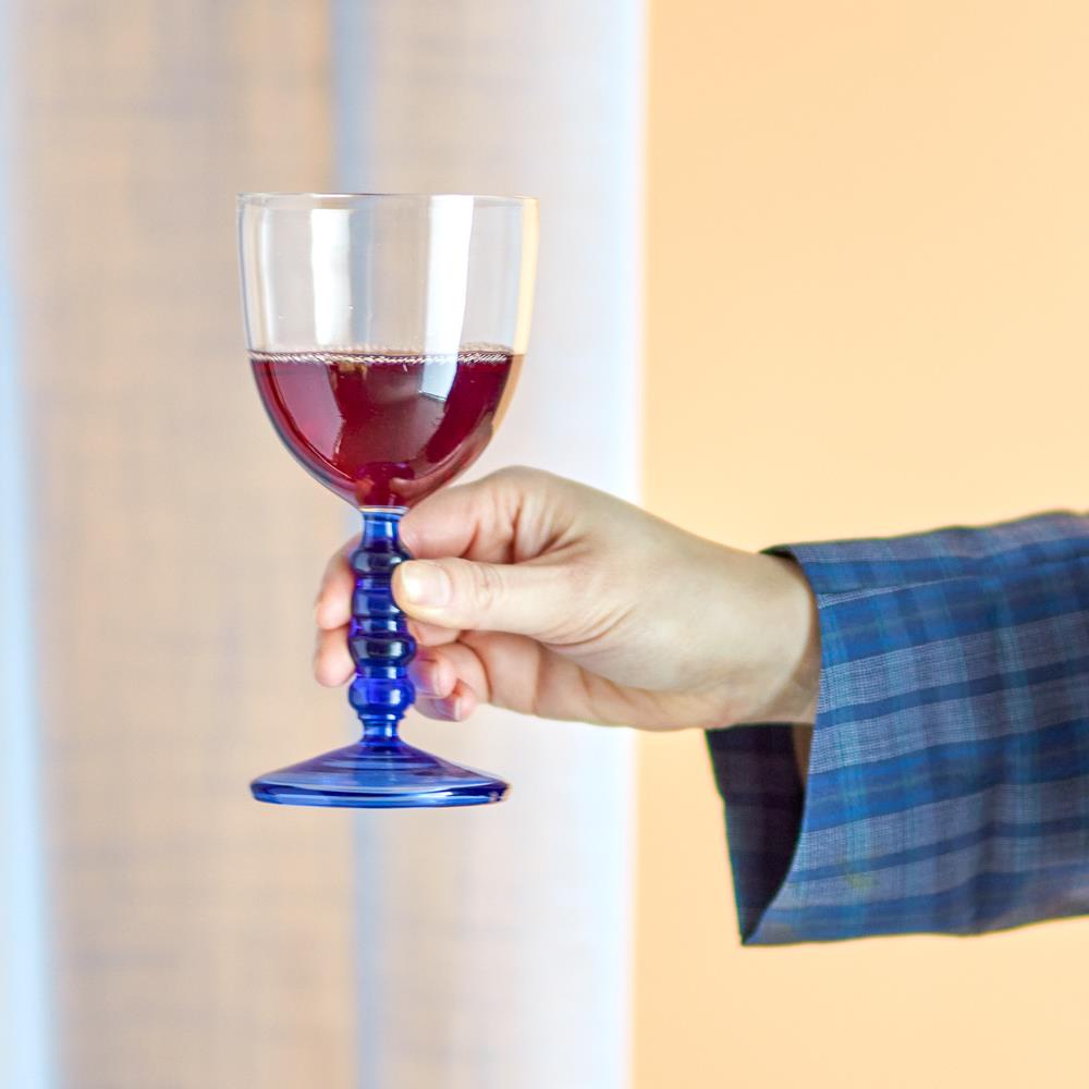 Bloomingville Noemi Weinglas aus Glas in Blau 220 ml – modernes Weinglas für Tischdeko