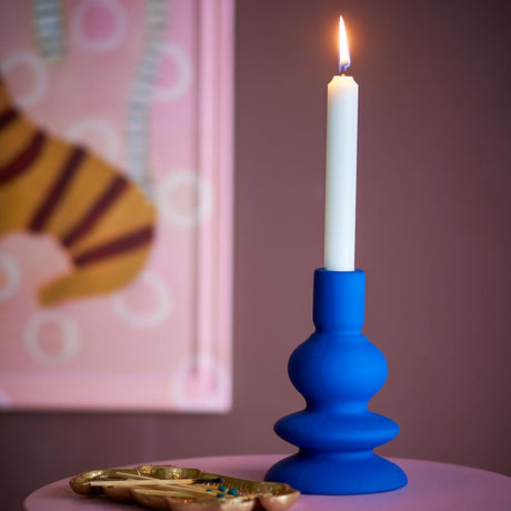 Bloomingville Thorne Kerzenhalter aus Steingut in Blau 16 cm – dekorativer Kerzenhalter für Wohnzimmer