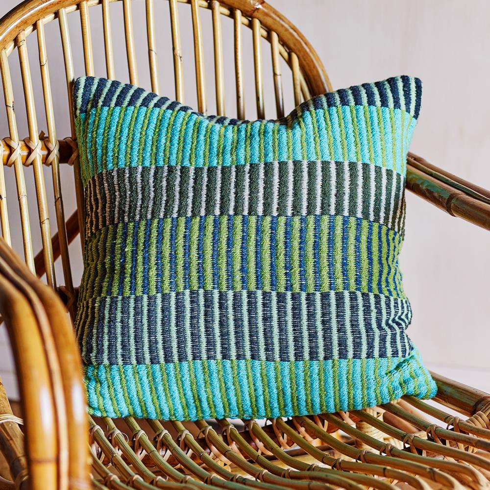 Bloomingville Isnel Kissen 45x45 cm grün/braun - Kissen aus recycelter Baumwolle mit Streifenmuster für Sofa